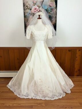 Stunning Vintage 90s Alfred Angelo Silk Empire Waist Wedding Gown & Veil